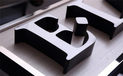 宜興市怎么把發(fā)光字制作的安裝！